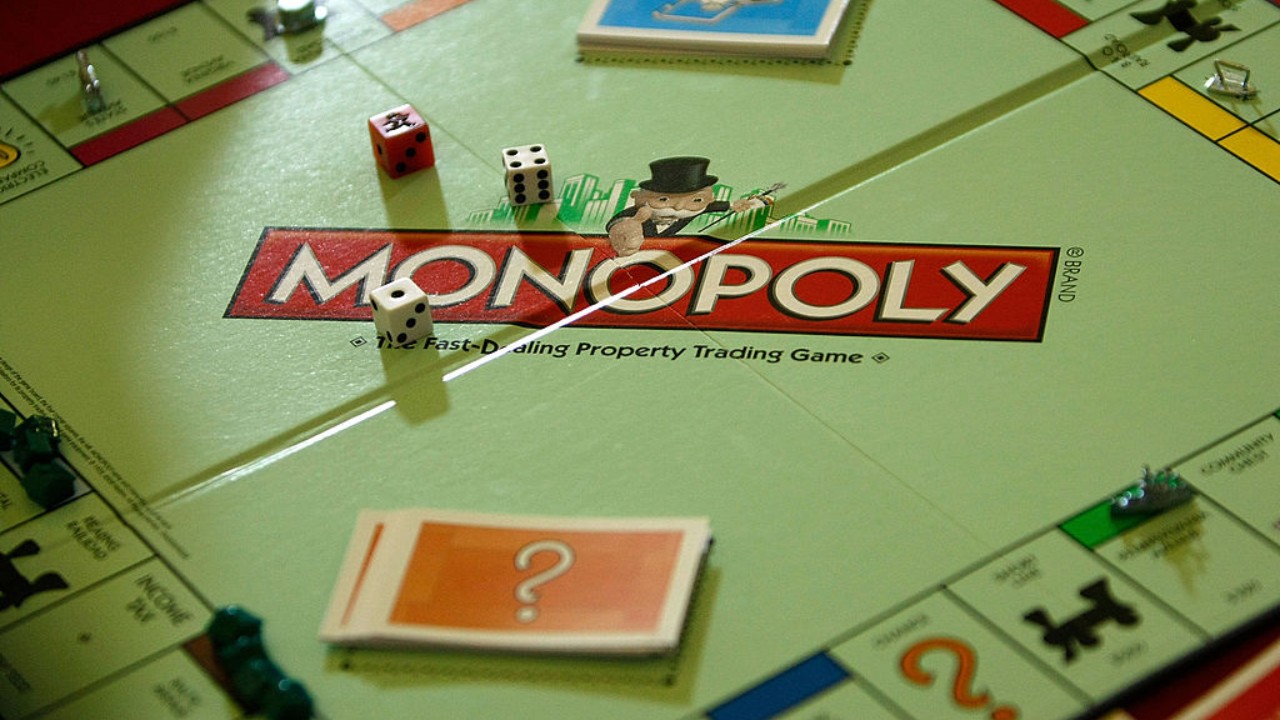 Jogatina de Monopoly na Bélgica termina em briga com espada samurai e feridos
