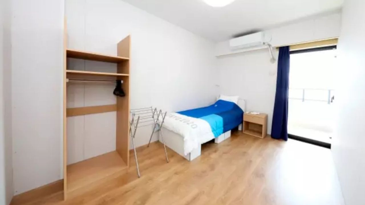 Ginasta faz teste prático em cama de papelão da Vila Olímpica: ‘Não é antissexo’