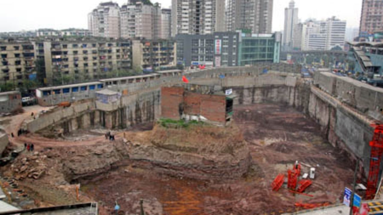 Ilhados durante 3 anos: o casal chinês que resistiu a construção de um Shopping Center