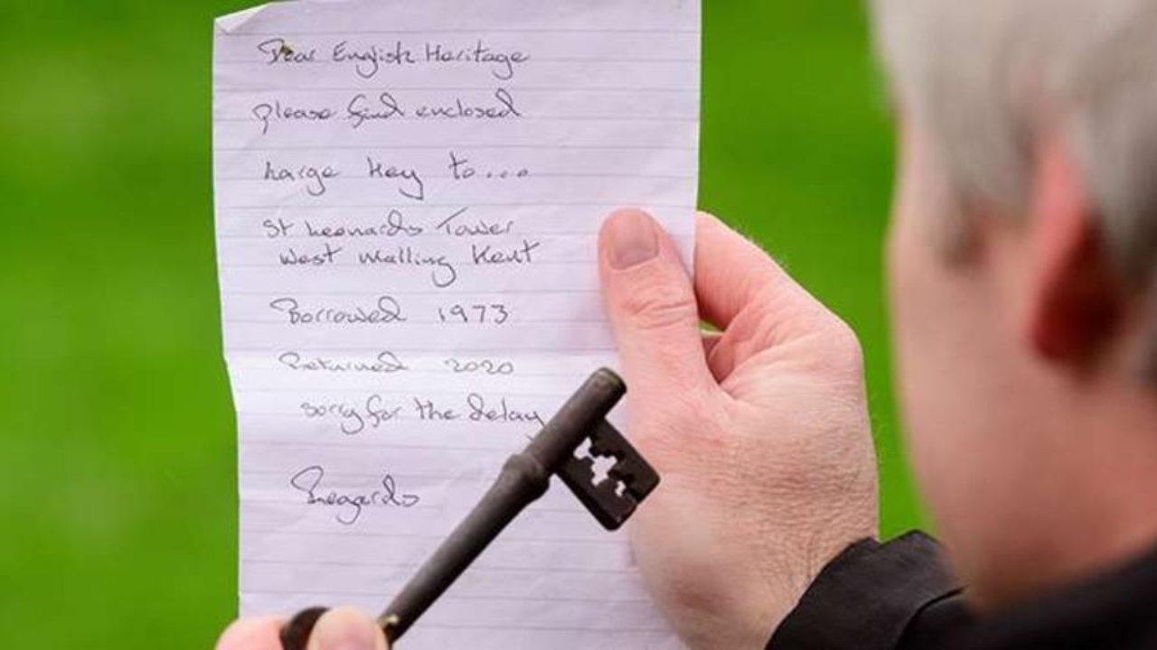 Após quase 50 anos desaparecida, chave de torre é devolvida com bilhete anônimo na Inglaterra