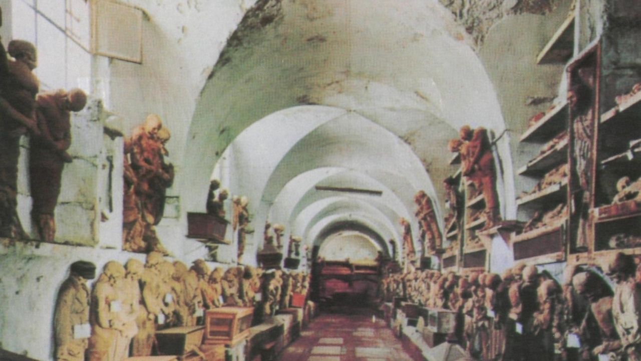 Turismo macabro: as Catacumbas dos Capuchinhos que abrigam mais de 8 mil cadáveres