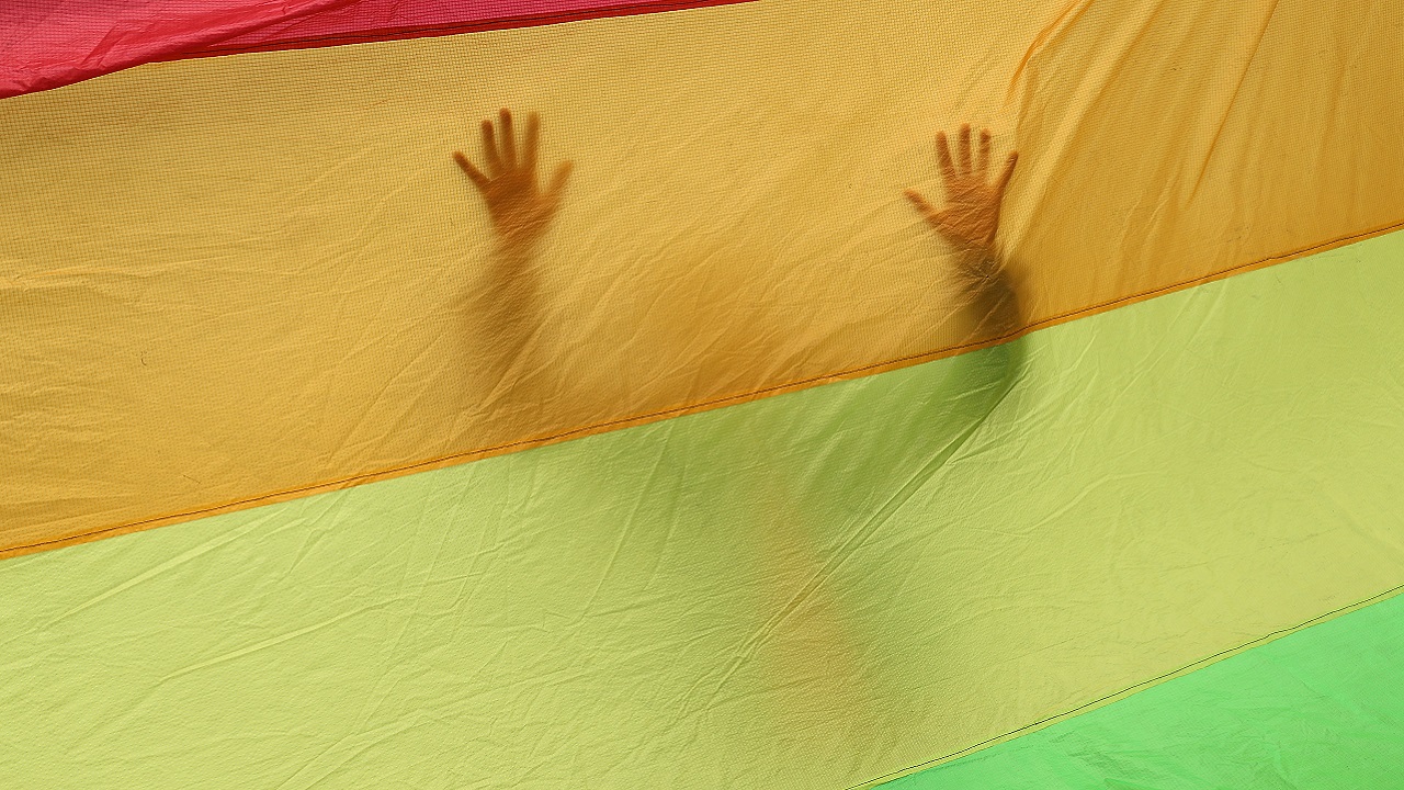 Na França, é votado projeto de lei que proíbe “cura gay”