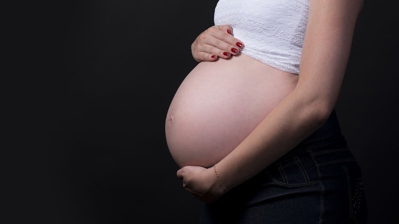 Crise de gestações indesejadas deve ser combatida com educação sexual, afirma UNFPA