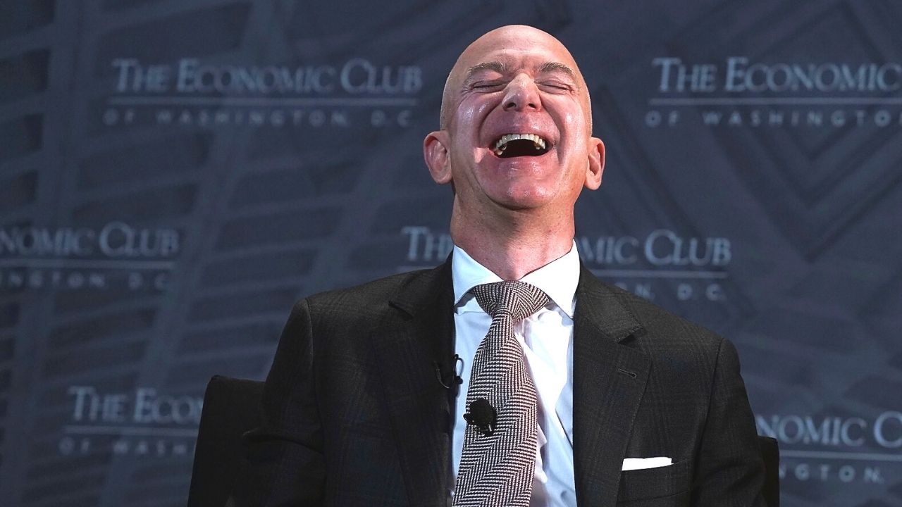 Ponte centenária será desmontada para passagem de iate de Jeff Bezos