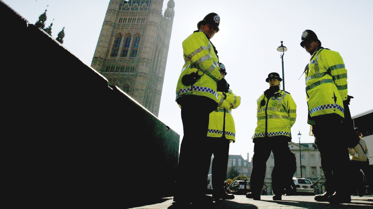 Em Londres, três pessoas são esfaqueadas e polícia investiga suspeitos