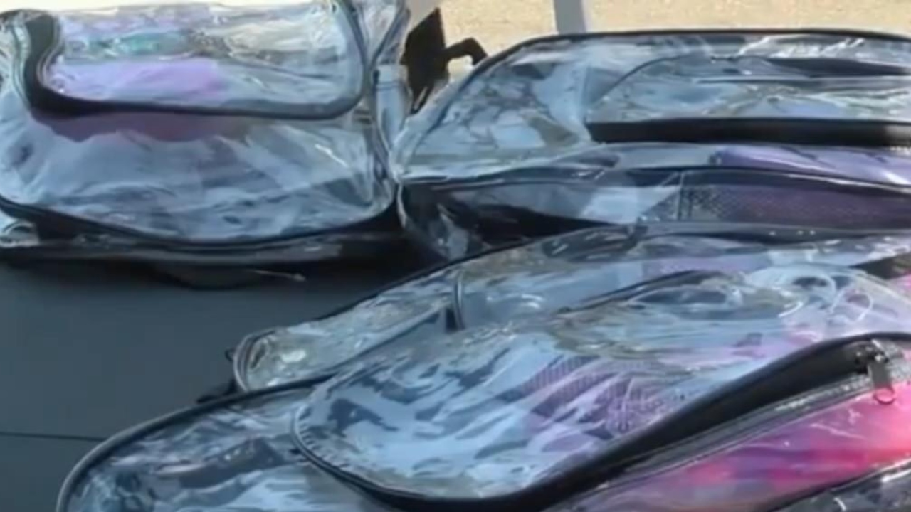 Estados Unidos: Mochilas transparentes são alternativa para segurança em escolas