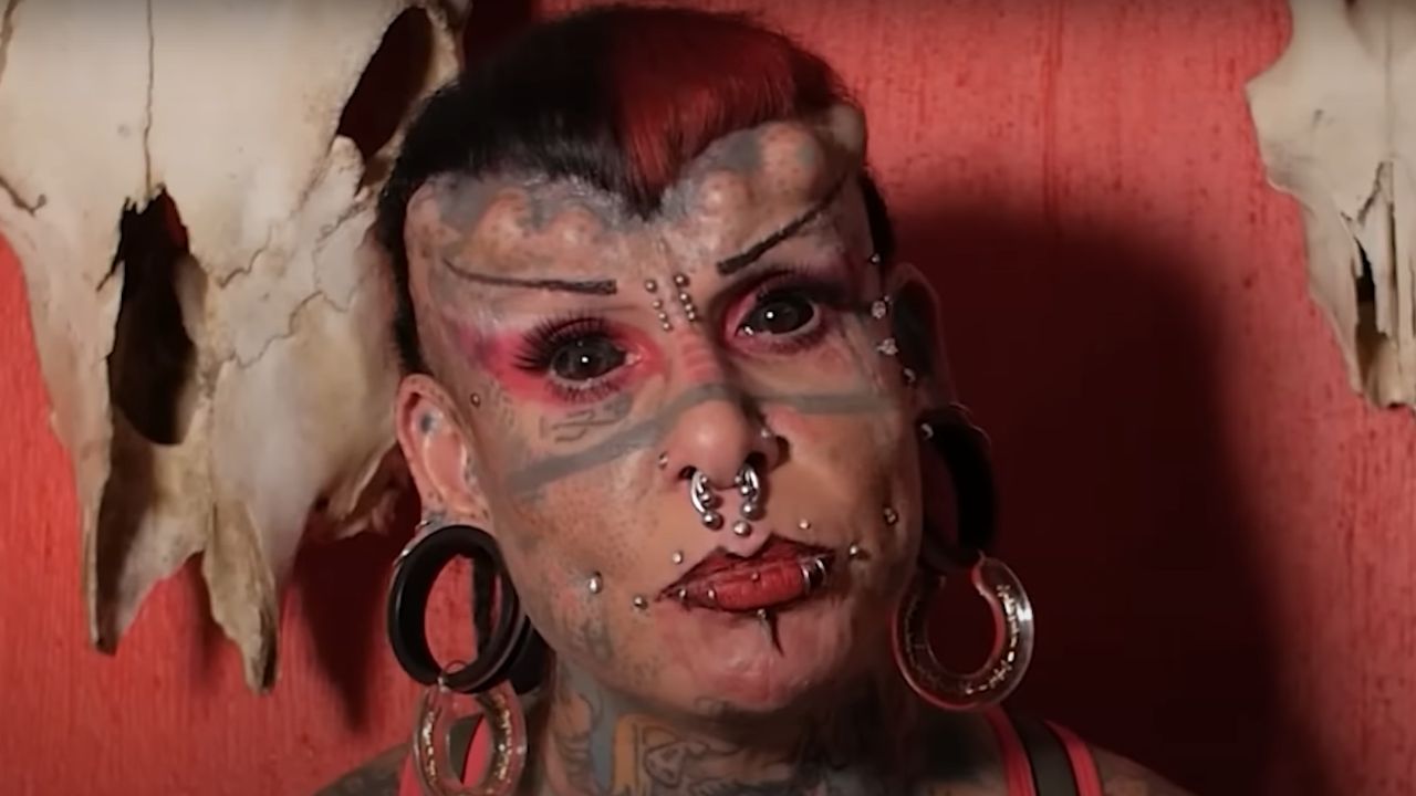 ‘Mulher Vampira’ mantém recorde de modificações corporais em 2022