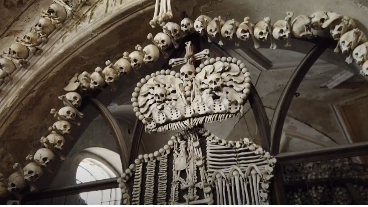 Ossuário de Sedlec: A capela macabra feita de ossos humanos