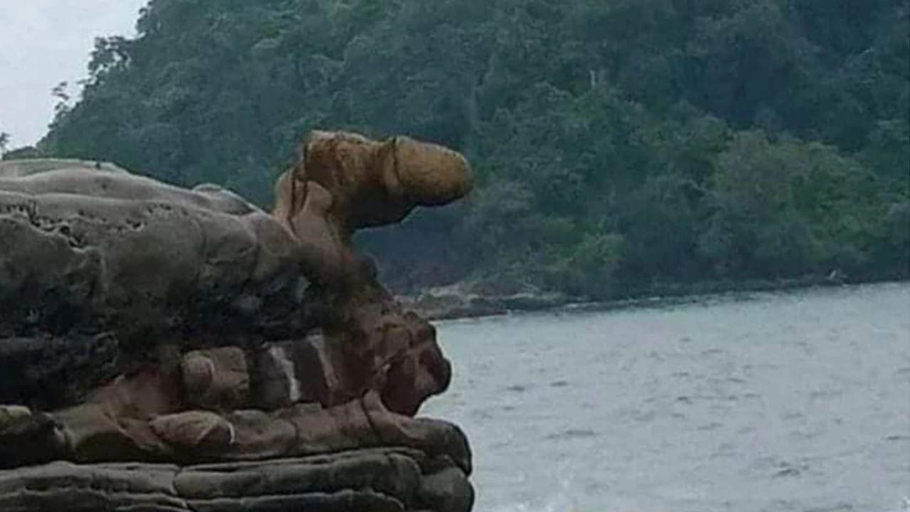 A rocha em formato de pênis que atrai turistas na Indonésia