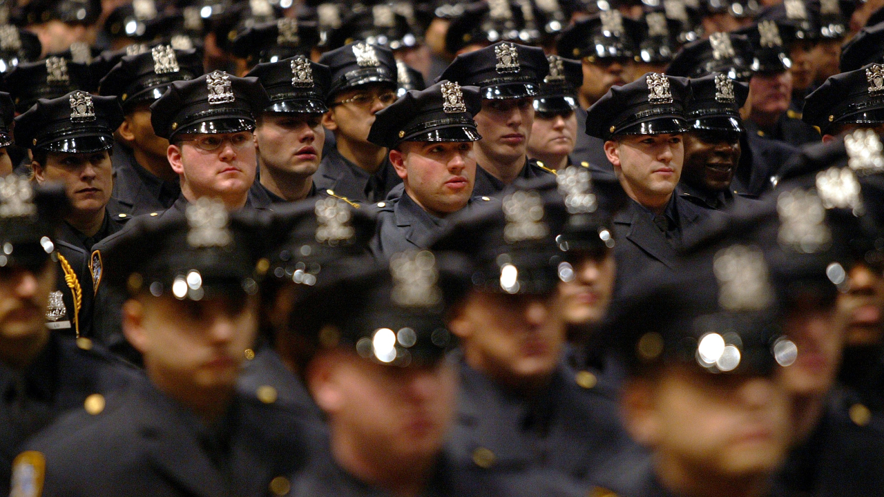 Vítima de estupro nos EUA processa polícia por usar seu DNA e prendê-la