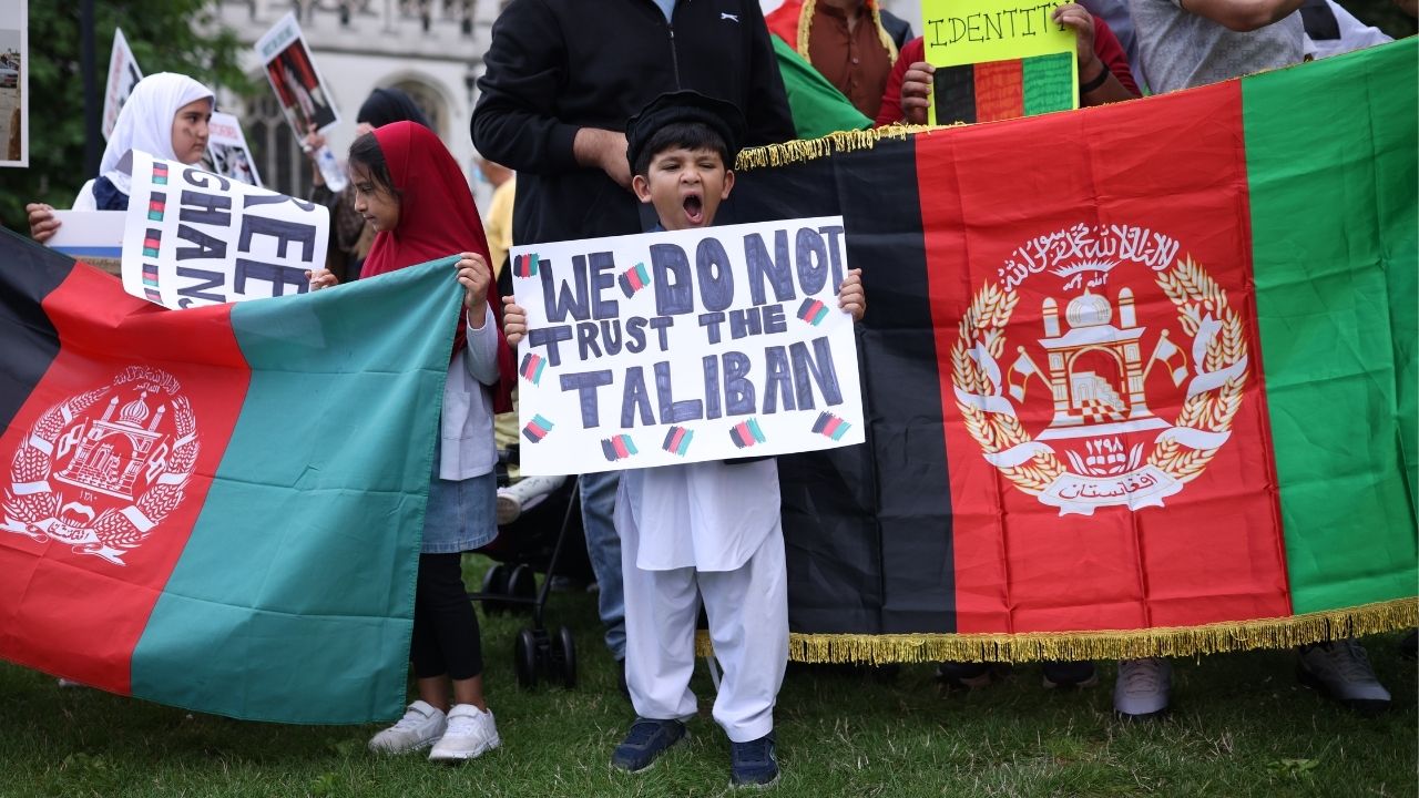 O que favoreceu a retomada de controle do Afeganistão pelo Talibã?