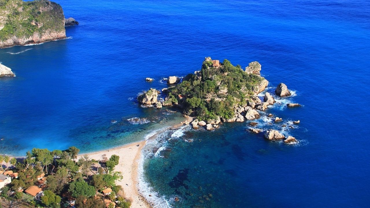 Ilha paradisíaca da Itália irá pagar 3 mil euros para quem se casar