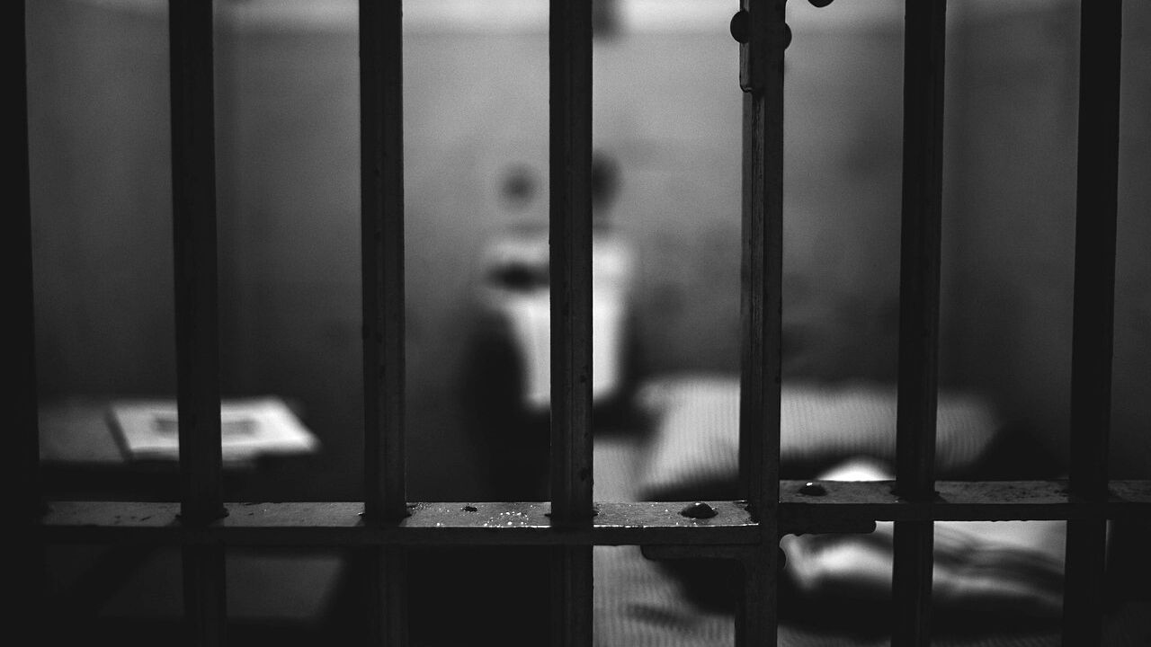 Homem dado como desaparecido pela família é encontrado preso no RJ