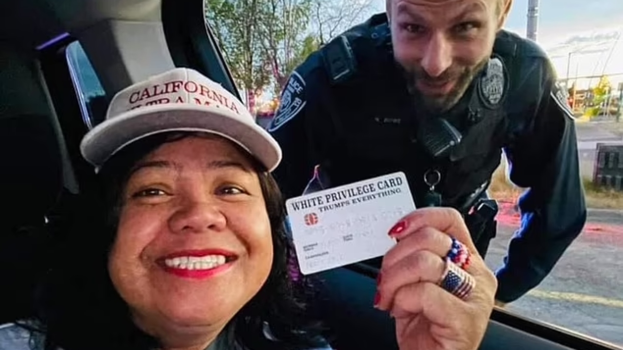 Mulher escapa de multa após exibir ‘cartão de privilégio branco’ nos Estados Unidos