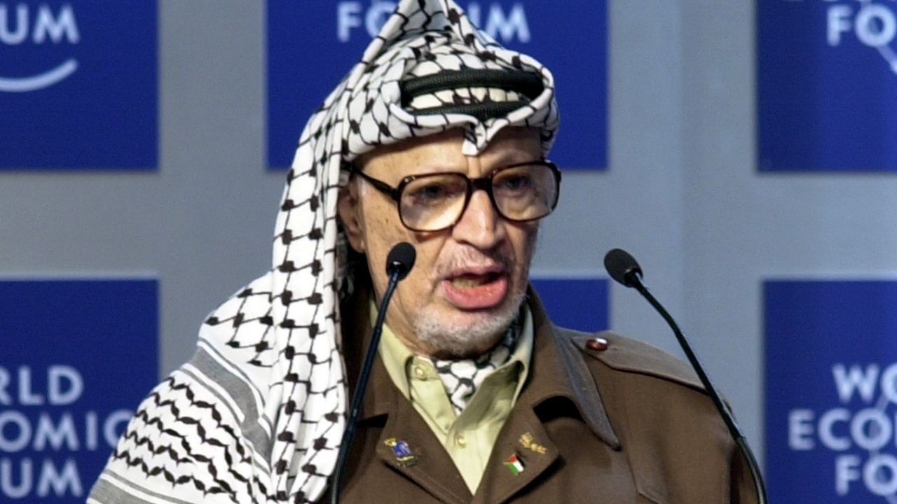 Há 16 anos, a morte de Yasser Arafat iniciava teorias conspiratórias