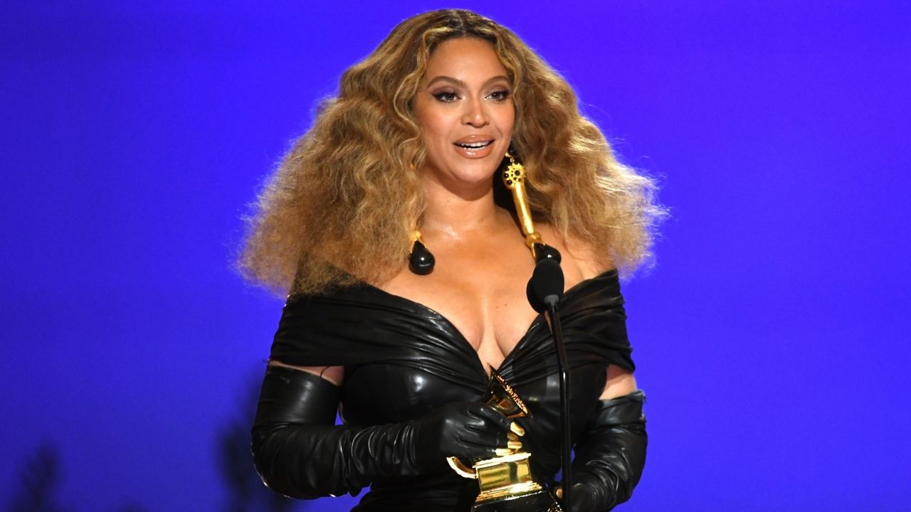 No Grammy 2021, Beyoncé se torna mulher com mais prêmios na história da premiação