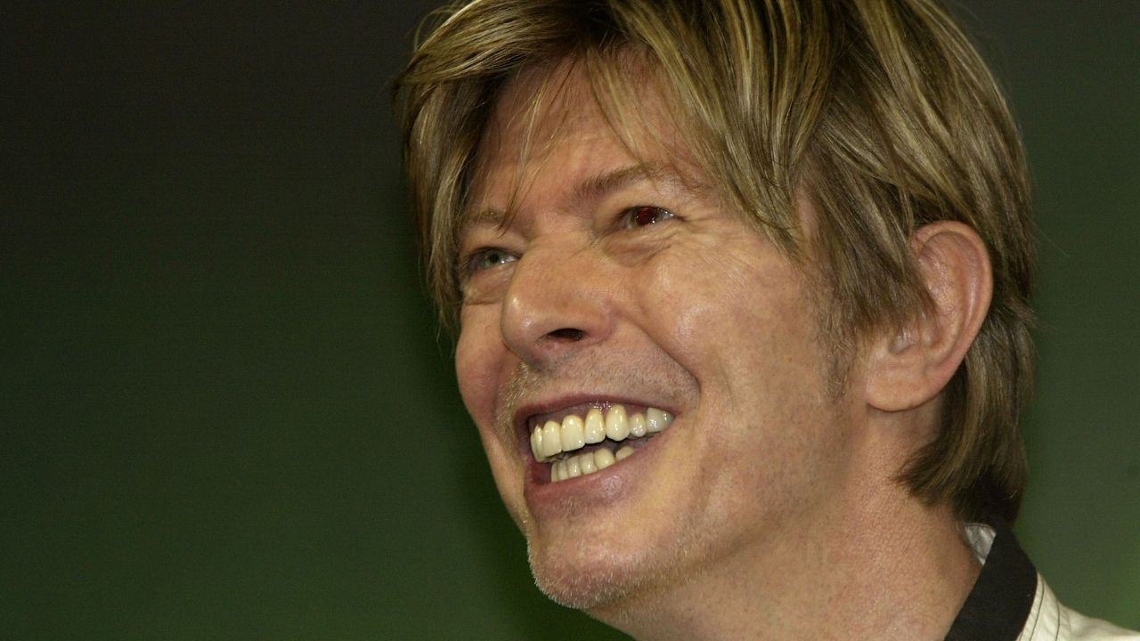 Detido na fronteira: Quando material nazista resultou na prisão de David Bowie