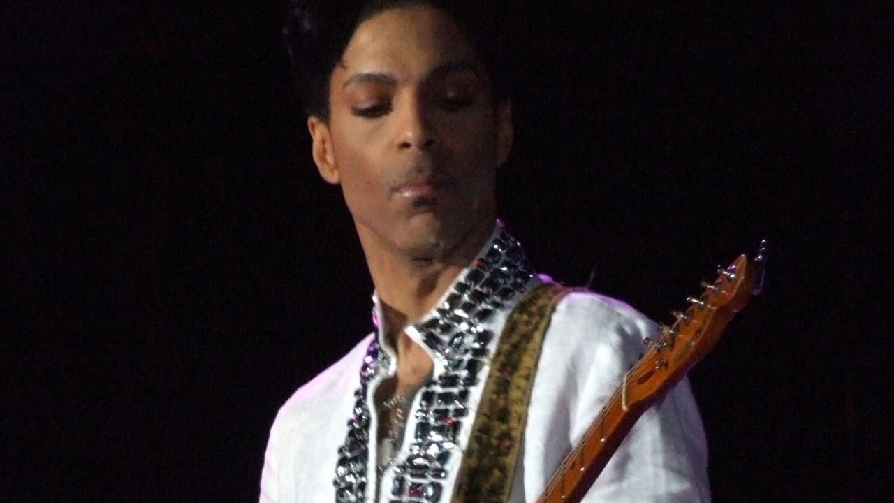 Brigas judiciais e herança milionária: a conturbada fortuna de Prince