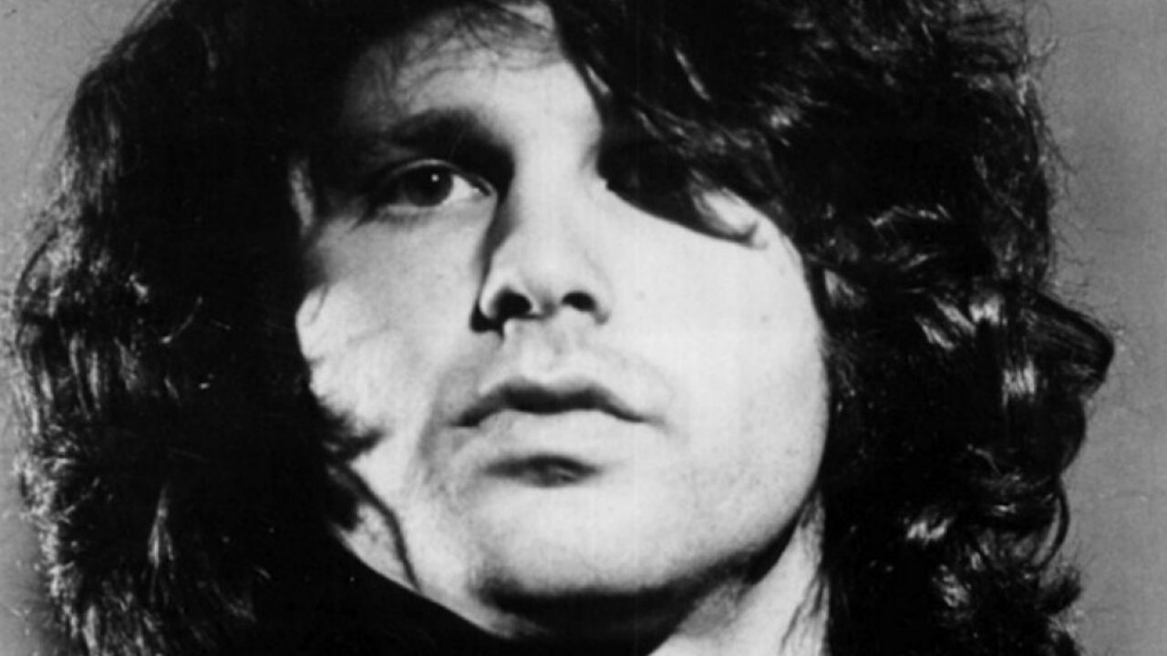 Drogas e prisões: A caótica vida íntima de Jim Morrison