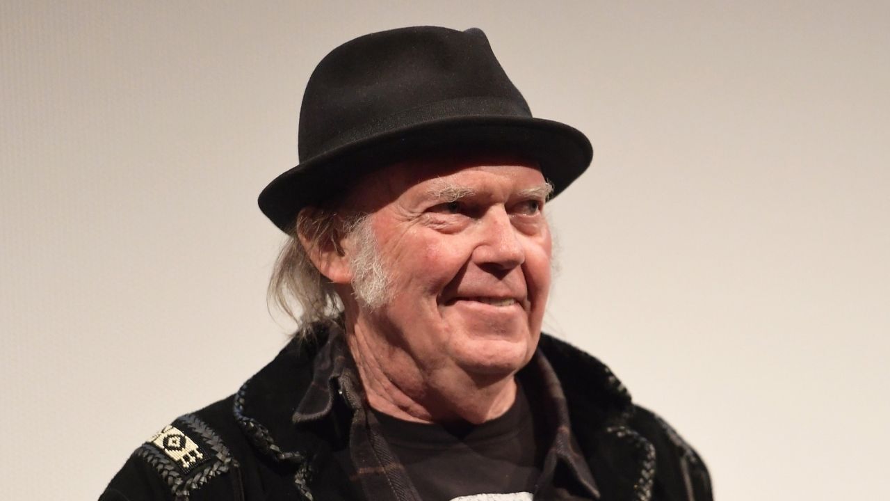 Contra negacionismo, Neil Young quer remover músicas de plataforma