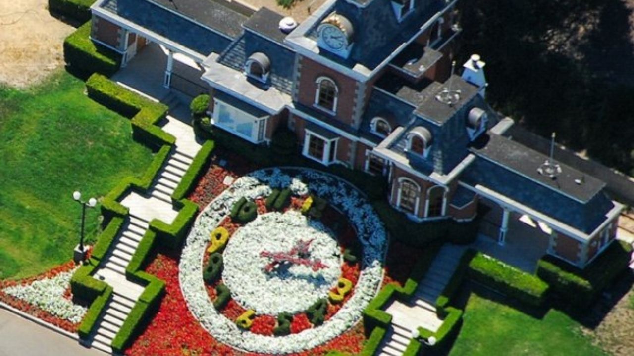Palco de acusações e dívidas: O que aconteceu com o polêmico rancho Neverland?