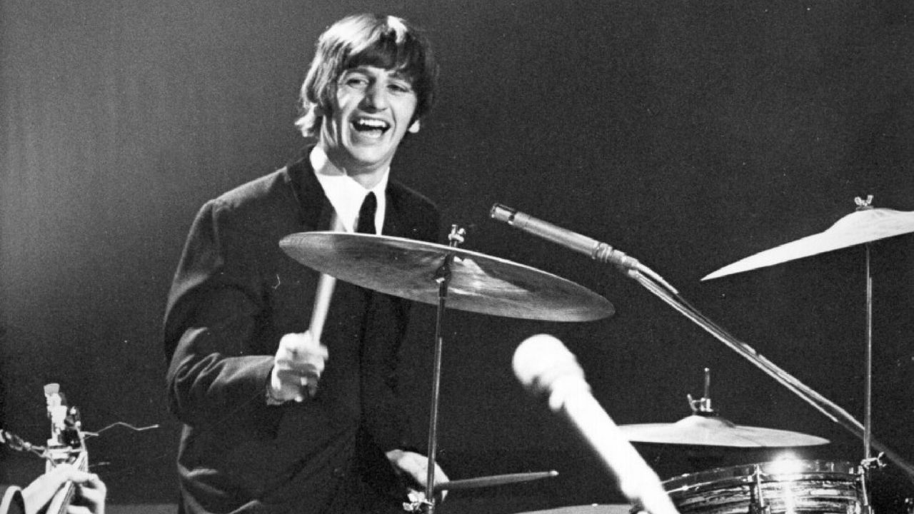 Quase morte e problemas pessoais: A conturbada trajetória do beatle Ringo Starr