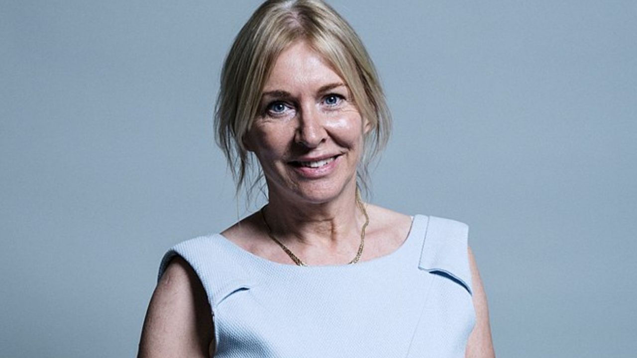 Ministra da Saúde do Reino Unido, Nadine Dorries, foi contaminada pelo coronavírus
