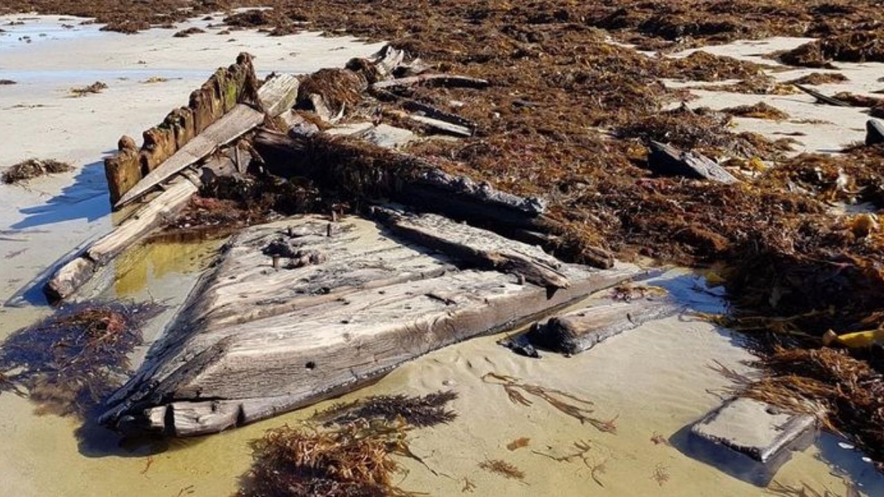 Naufrágio histórico de quase 200 anos é encontrado em praia na Austrália