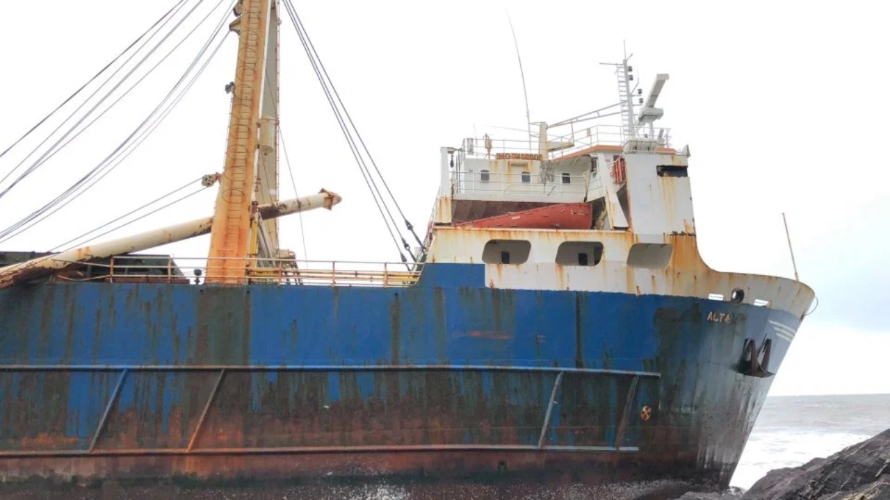 Aos 17 meses desaparecido, navio fantasma da Tanzânia é encontrado na Irlanda
