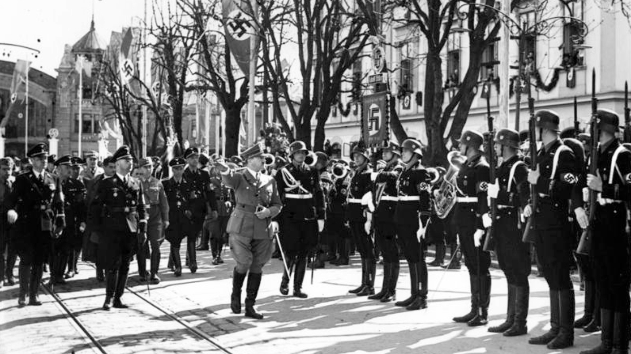 Governo Trump é pressionado a investigar banco suíço em razão de contas ligadas aos nazistas
