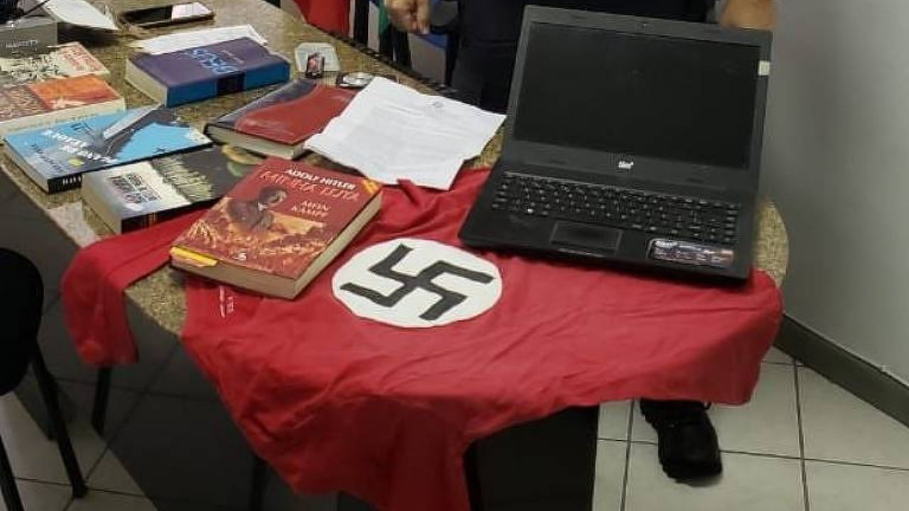 Em Santa Catarina, polícia é acionada após homem pendurar suástica em sua janela
