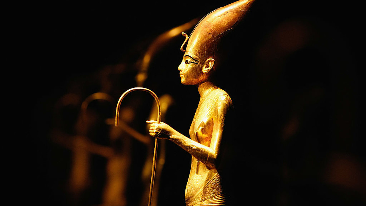 Segundo especialista, estátua mortuária de Tutancâmon teria sido feita para a rainha Nefertiti