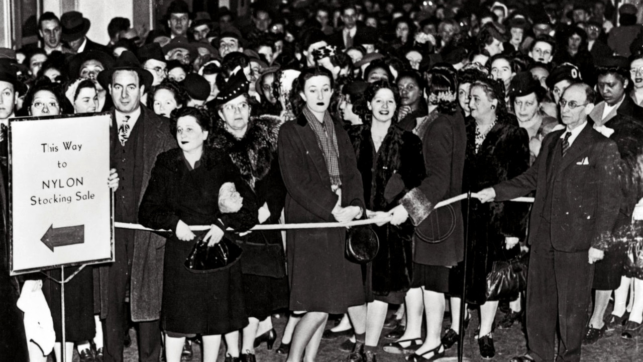 Revolta do Nylon: Quando o racionamento de meias-calças durante a Segunda Guerra causou tumultos