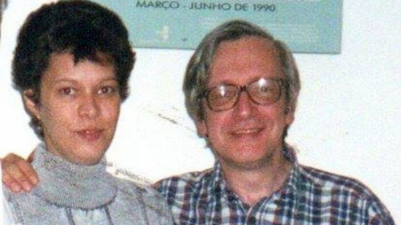 Filha de Olavo de Carvalho lança obra em que revela passado controverso de pai