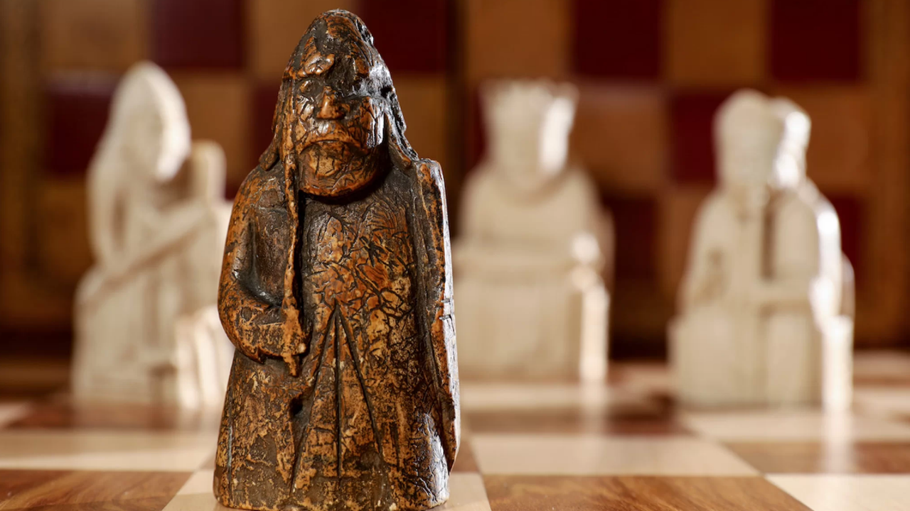Peça de xadrez medieval perdida por quase 200 anos vale agora 1 milhão de dólares