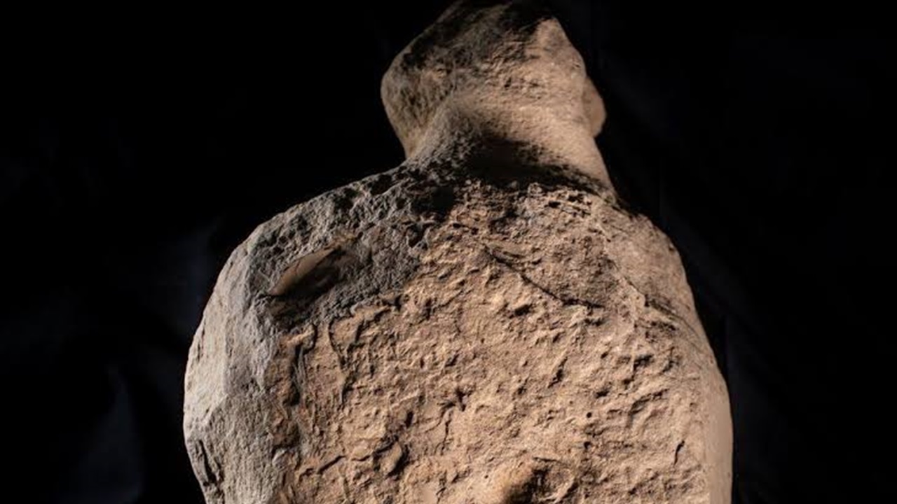 Nove incríveis estátuas humanoides da Idade do Bronze são encontradas