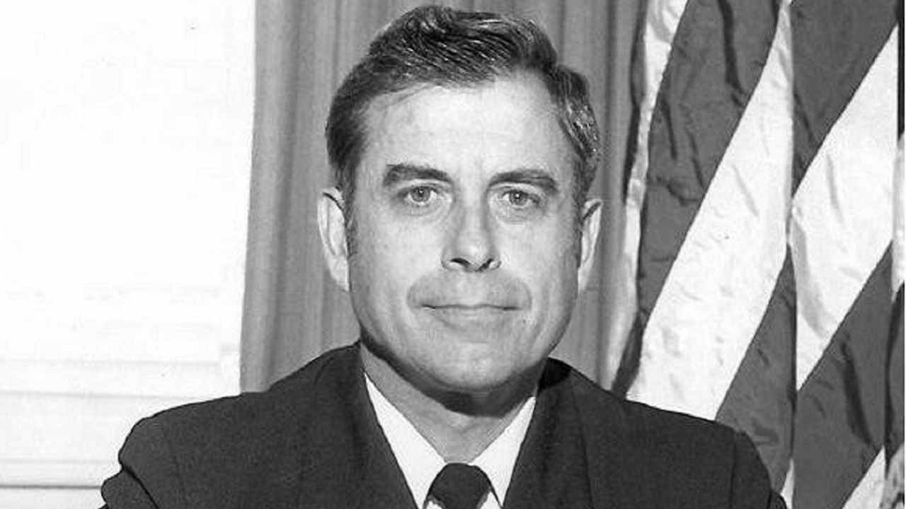 Jeremiah Denton, o soldado que denunciou a tortura no Vietnã com o olhar