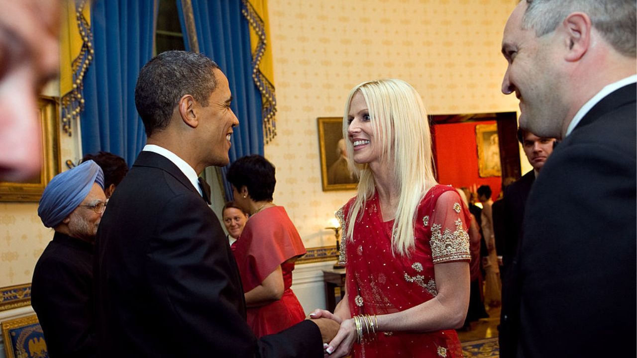 O casal que invadiu a Casa Branca, cumprimentou Obama e tirou foto com Biden