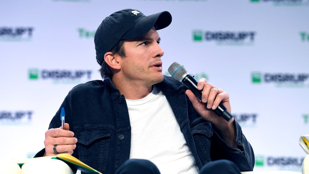 Após polêmica sobre higiene pessoal, Ashton Kutcher é recebido em jogo com gritos de ‘Tome banho’