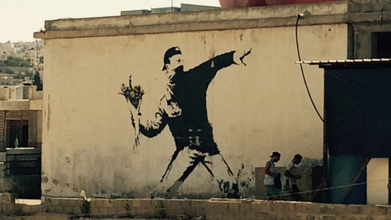 Banksy: Entrevista de 2003 pode ter revelado a identidade do artista