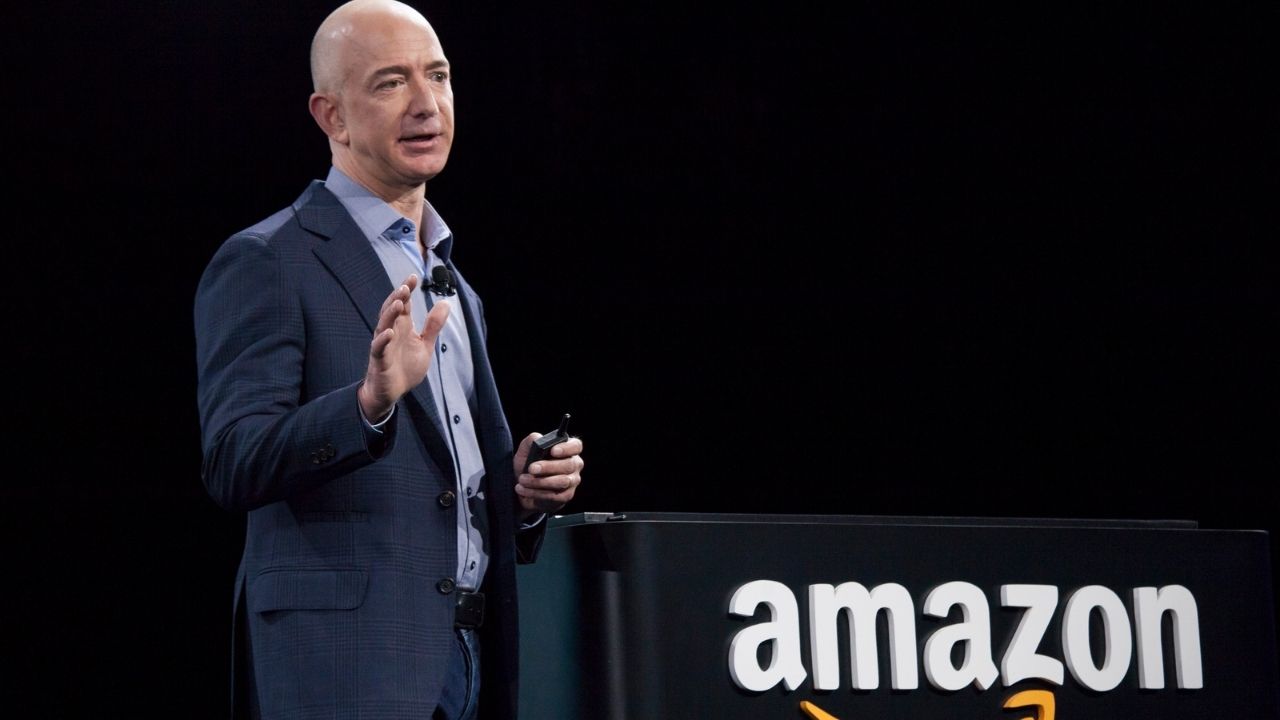 Após 27 anos como CEO da Amazon, Jeff Bezos deixa o cargo nesta segunda-feira, 5