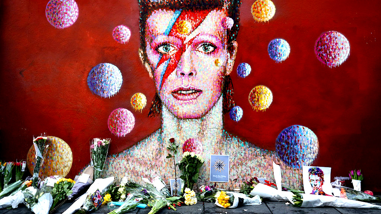 O último suspiro do camaleão: Neste dia, em 2016, morria David Bowie