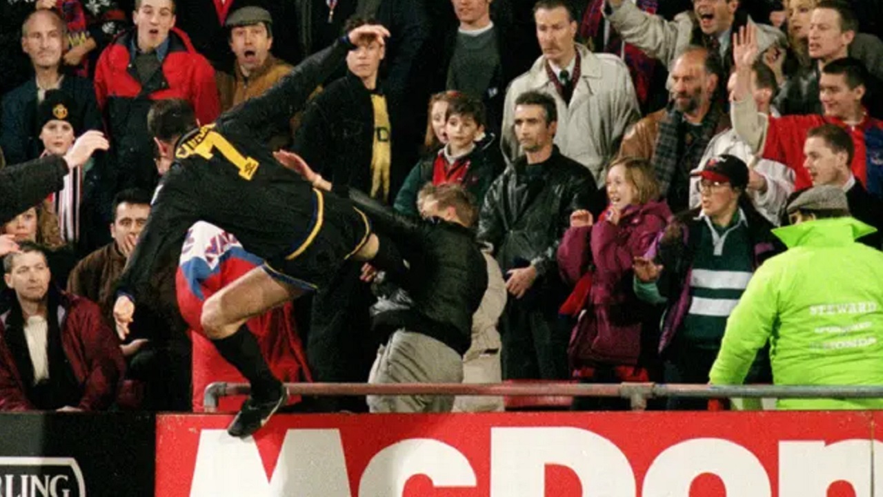 Há 30 anos, Eric Cantona dava uma voadora em um torcedor