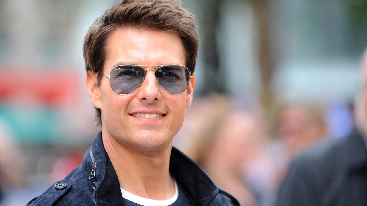 Após escândalo, Tom Cruise devolve estatuetas ao Globo de Ouro