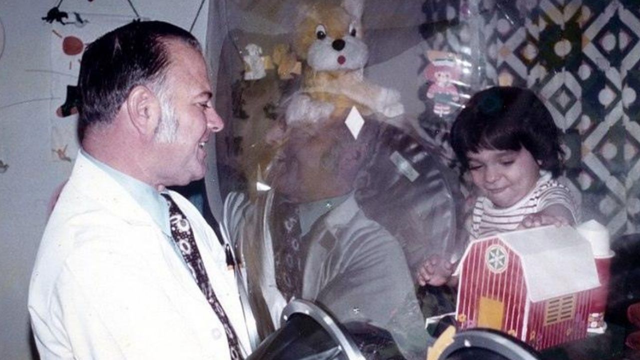 O menino que vivia em uma bolha: A triste história de David Vetter