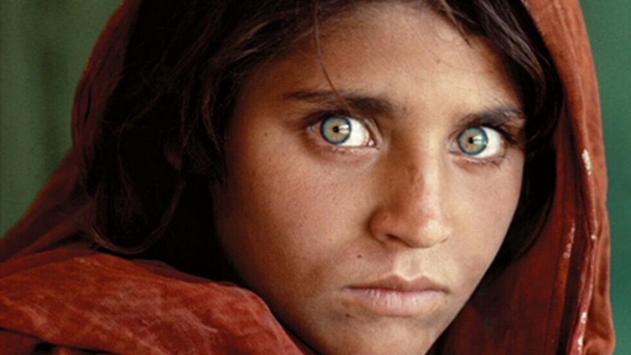 Prisão e sofrimento: a saga de Sharbat Gula, a refugiada afegã de olhos verdes