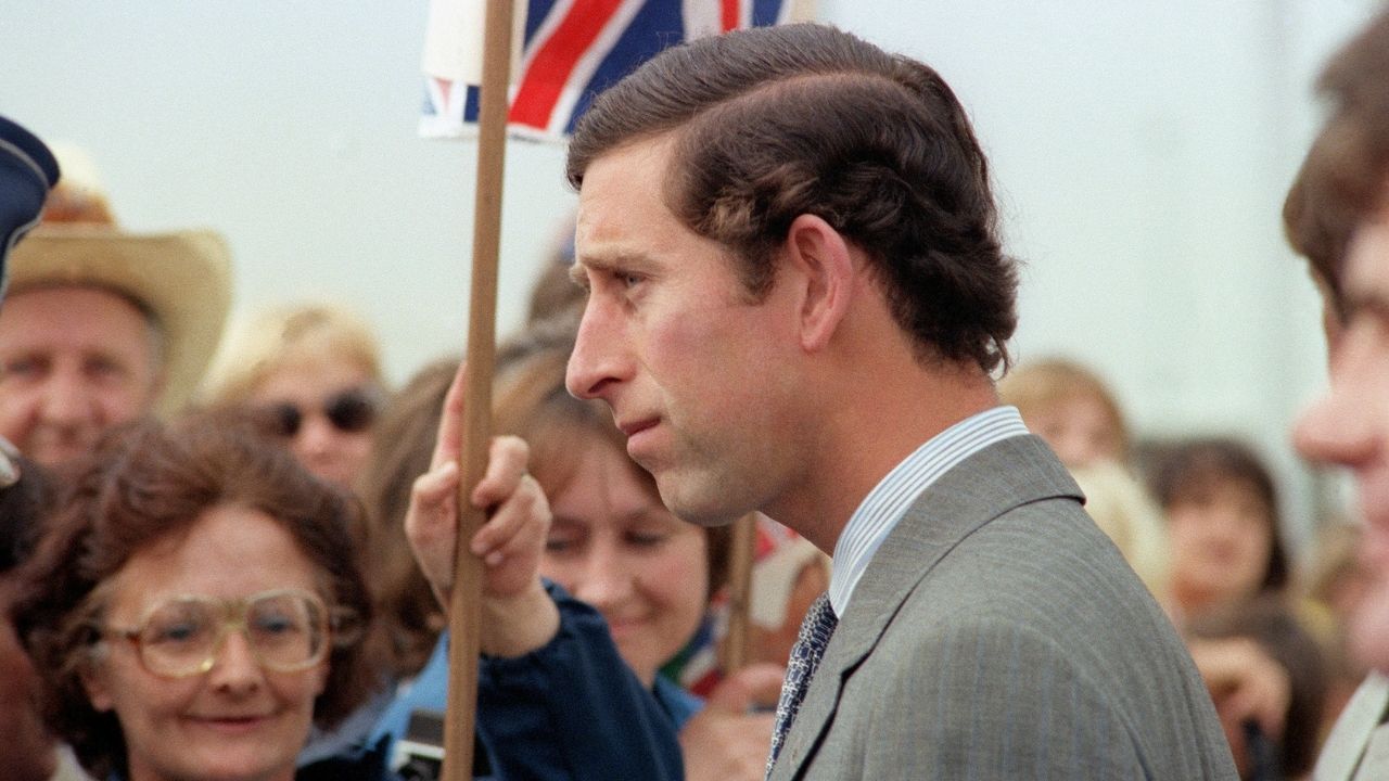 Da ausência dos pais ao bullying: Como foi a infância do rei Charles III