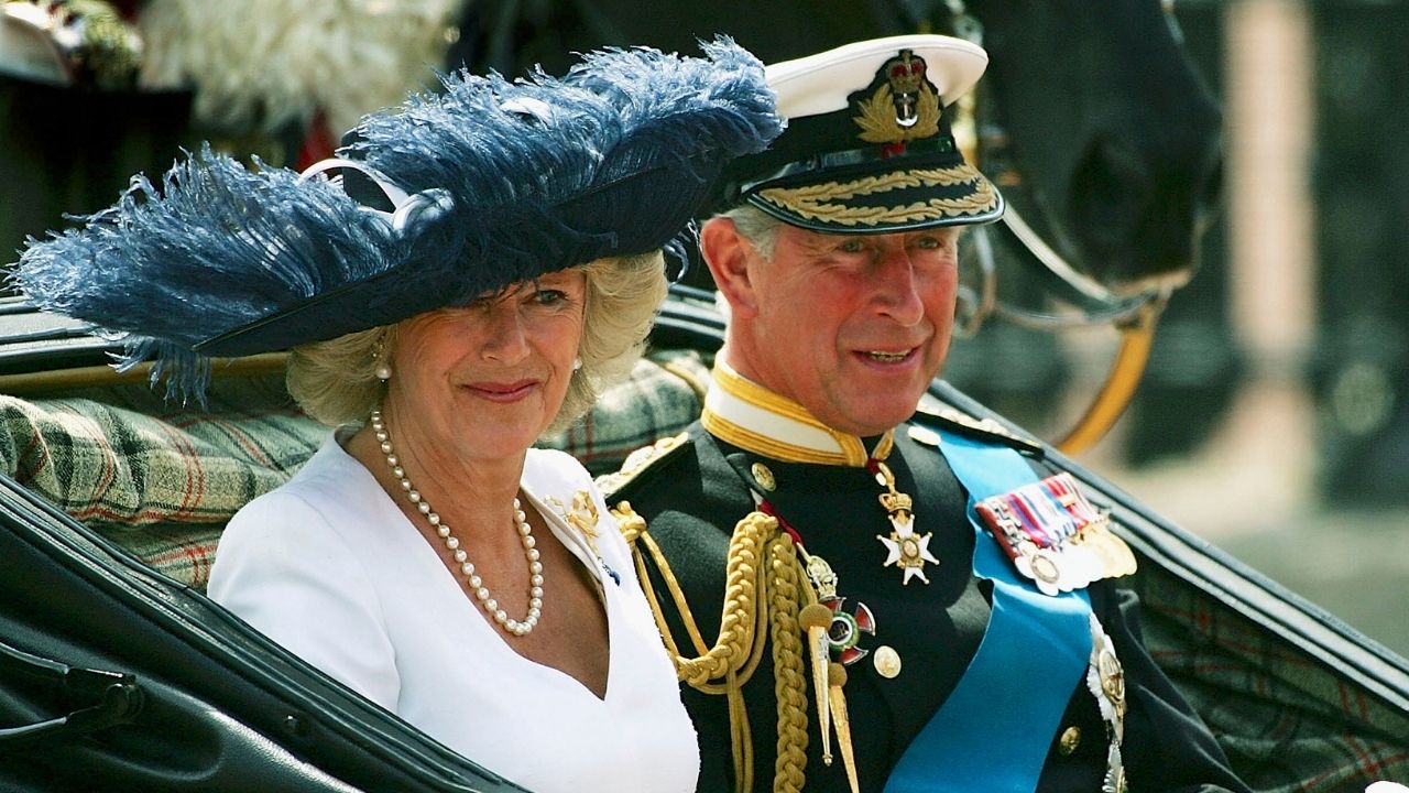 8 anos após a morte de Diana: Charles e Camilla se casavam neste dia, em 2005