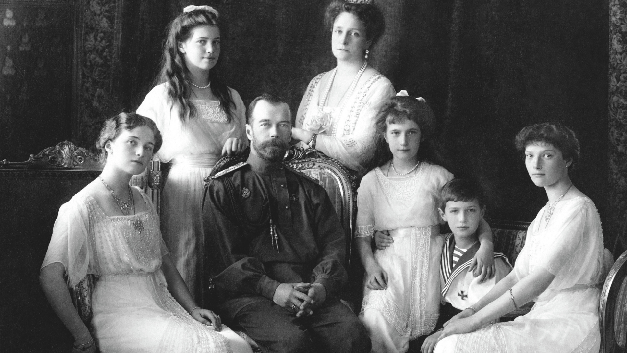 Prisão domiciliar e execução: A saga de Nicolau II e seus filhos