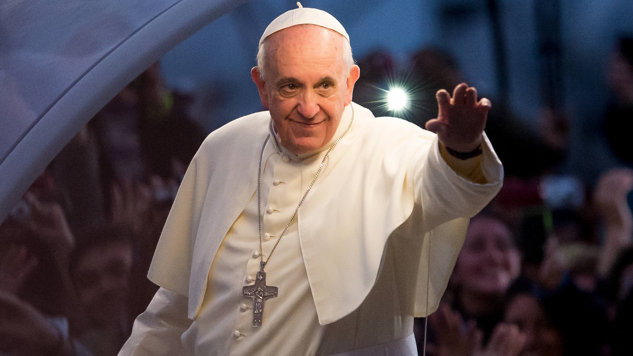 Em campanha de conscientização, papa Francisco considera vacinação um “ato de amor”